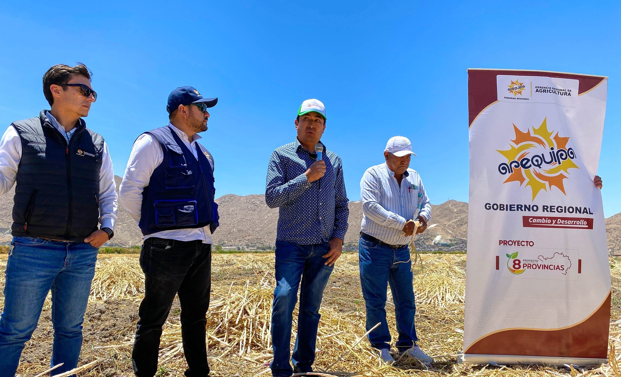  La Gerencia Regional de Agricultura impulsa pasantía técnica para escuchar de cerca cómo el Proyecto 8 Provincias está transformando los cultivos de los productores locales en los sectores de El Cural y los Tunales.